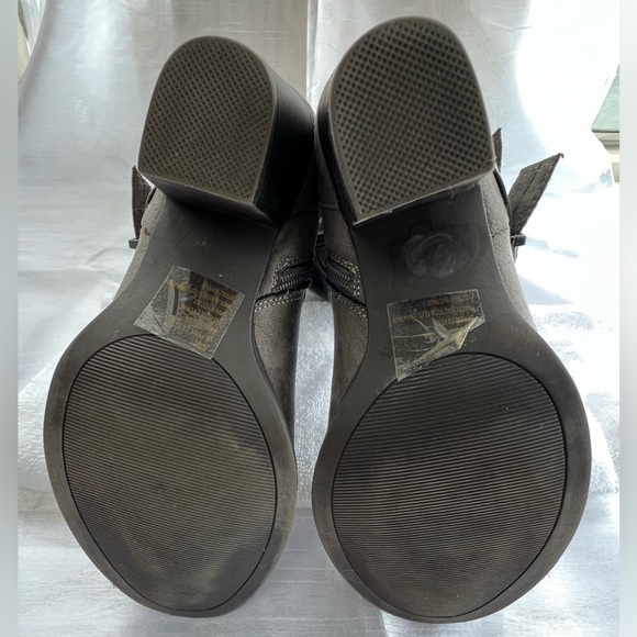 VEGAN LEATHER Slouchy Tall Grey Zip Up BUCKLE DETAIL PIRATE BOOTS JustFab Sz 7.5 - Picture 4 of 4